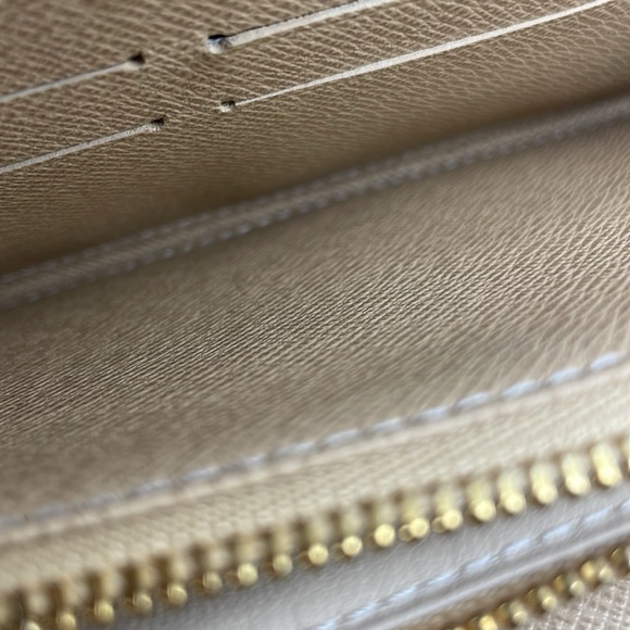 LOUIS VUITTON 2007 - Picture 15 of 16